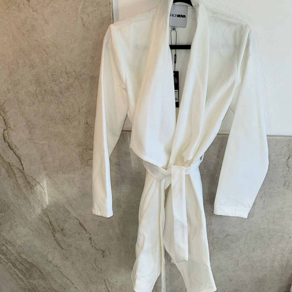 NWT Ivory fashion coat with belt & pockets size S